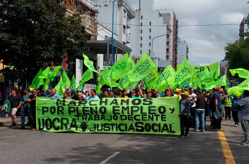 La UOCRA se movilizó al Municipio y entregó un petitorio al Intendente