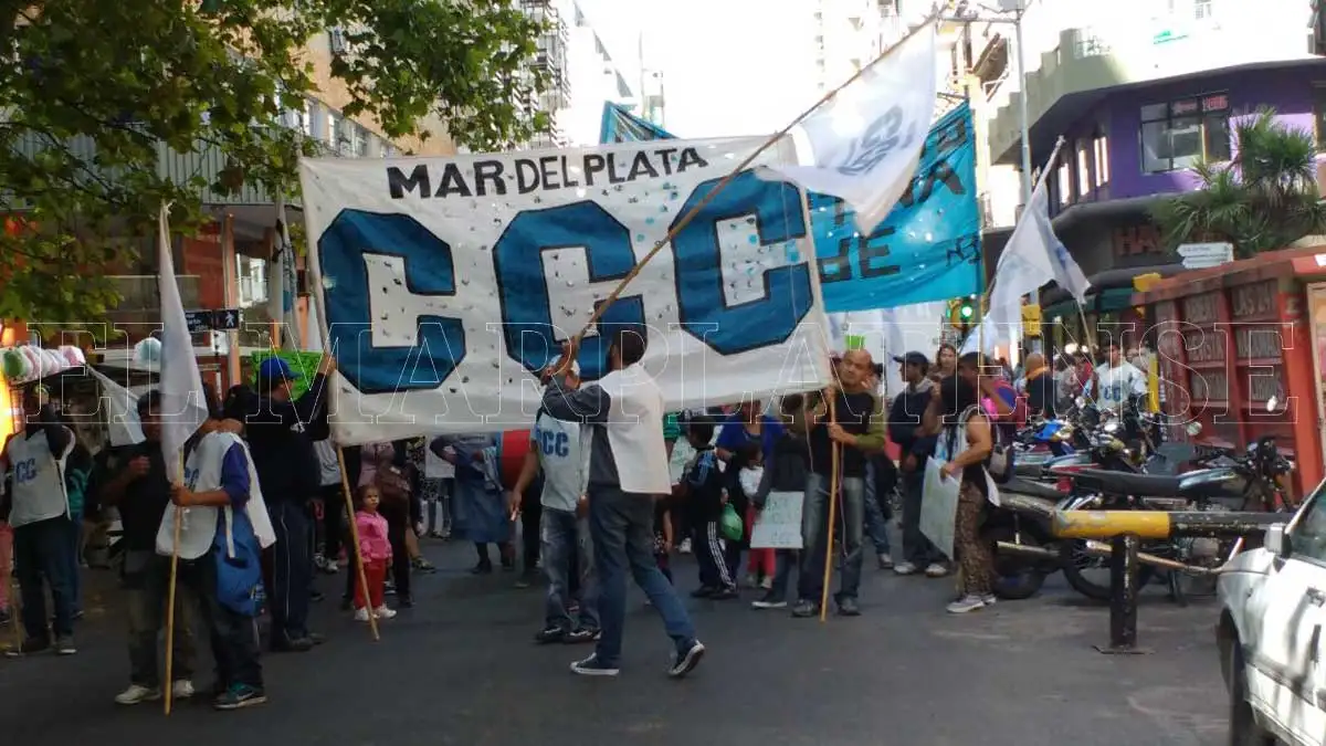 Protesta "contundente" de estatales frente al Ministerio de Trabajo