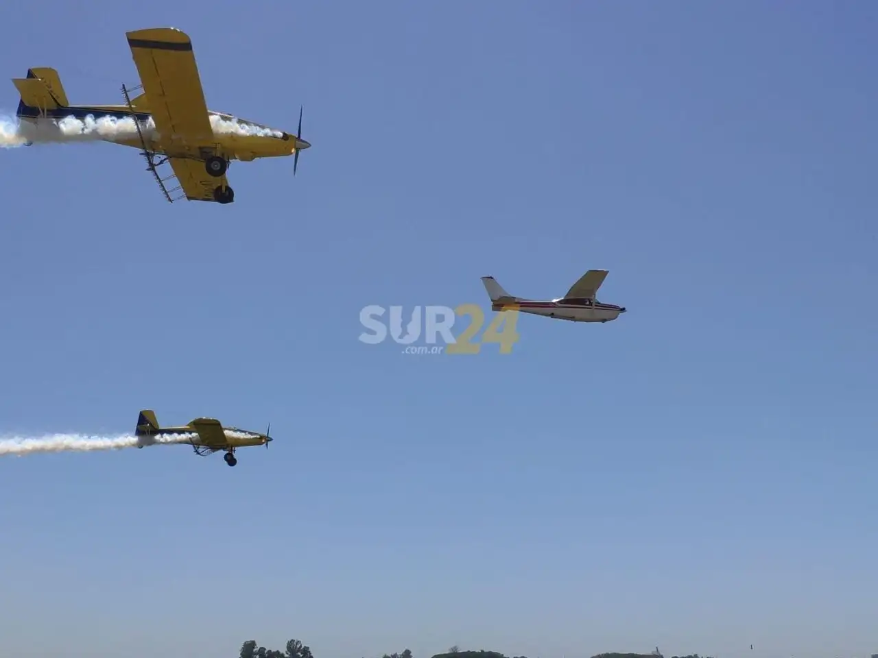Exitoso festival aéreo por el 50º aniversario del aeroclub cañaseño