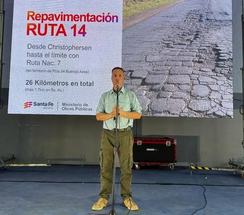 El ministro Enrico durante el anuncio de obras provinciales en el sur-sur.