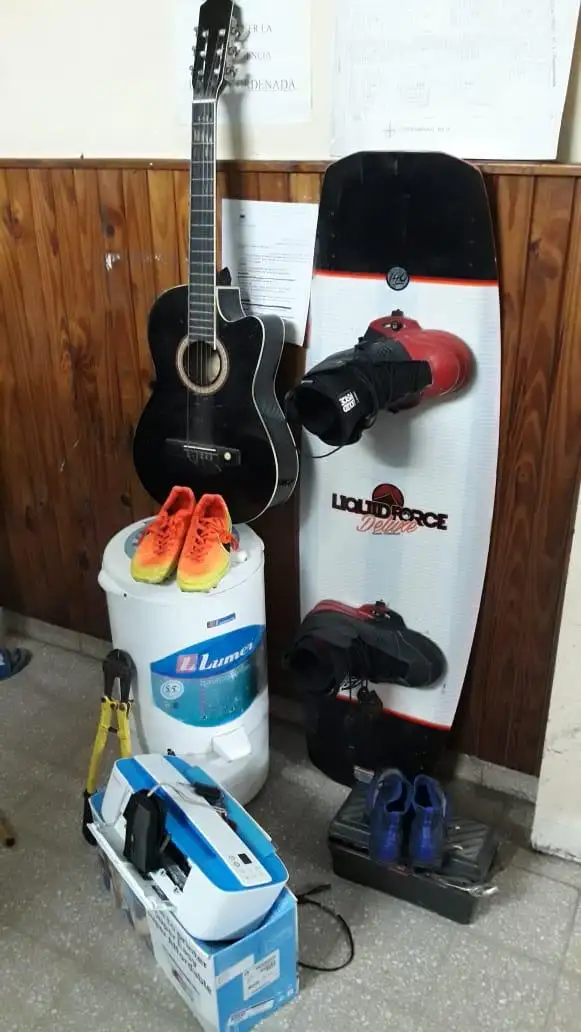 Cuatro detenidos y se recuperaron elementos robados en Angel Gallardo y Monte Vera