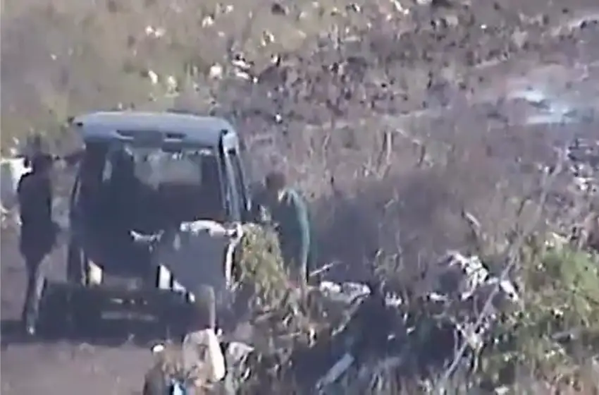 Infraccionaron a conductores que arrojaron basura en espacios verdes
