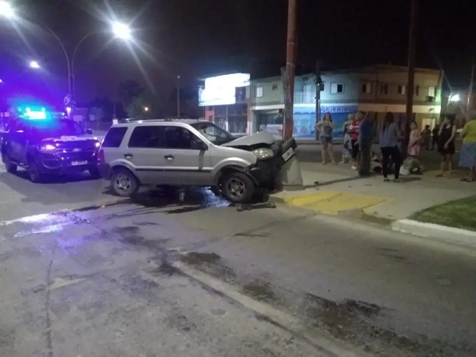 Una mujer lesionada en un fuerte choque en el norte de la ciudad