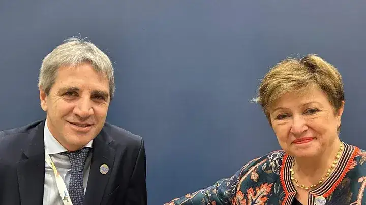 El ministro de Economía, Luis Caputo, y a titular del FMI, Kristalina Georgieva