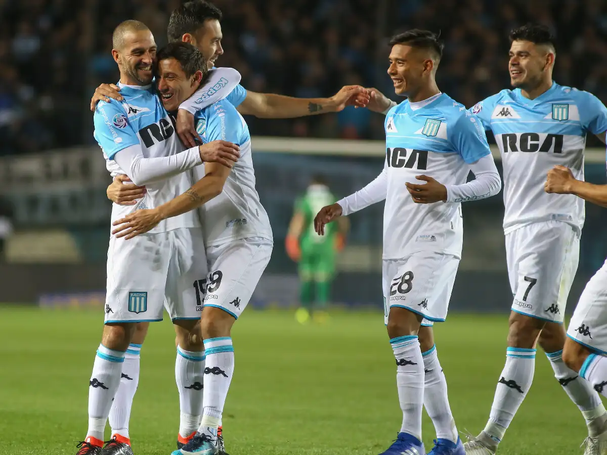 Racing logró su primer triunfo