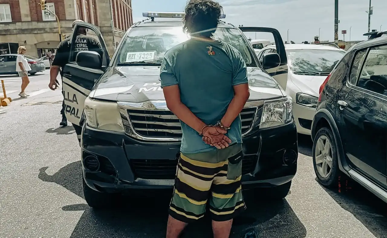 El sujeto mantuvo una actitud hostil con los agentes de la Patrulla Municipal.