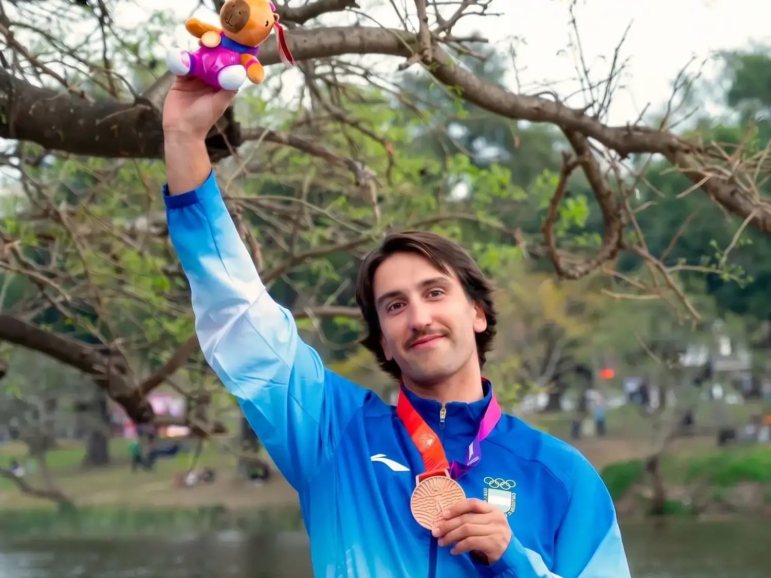 Guaragna con su medalla de bronce en los Juegos Suramericanos