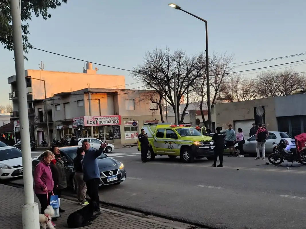 El primer accidente se registró en Santa Fe y López. Crédito: Bomberos de Venado Tuerto.