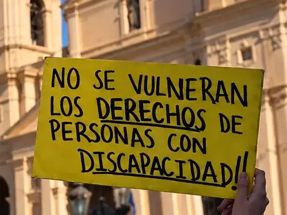 Organizaciones de discapacidad rechazaron el nuevo dictamen y reclamaron participación en el debate