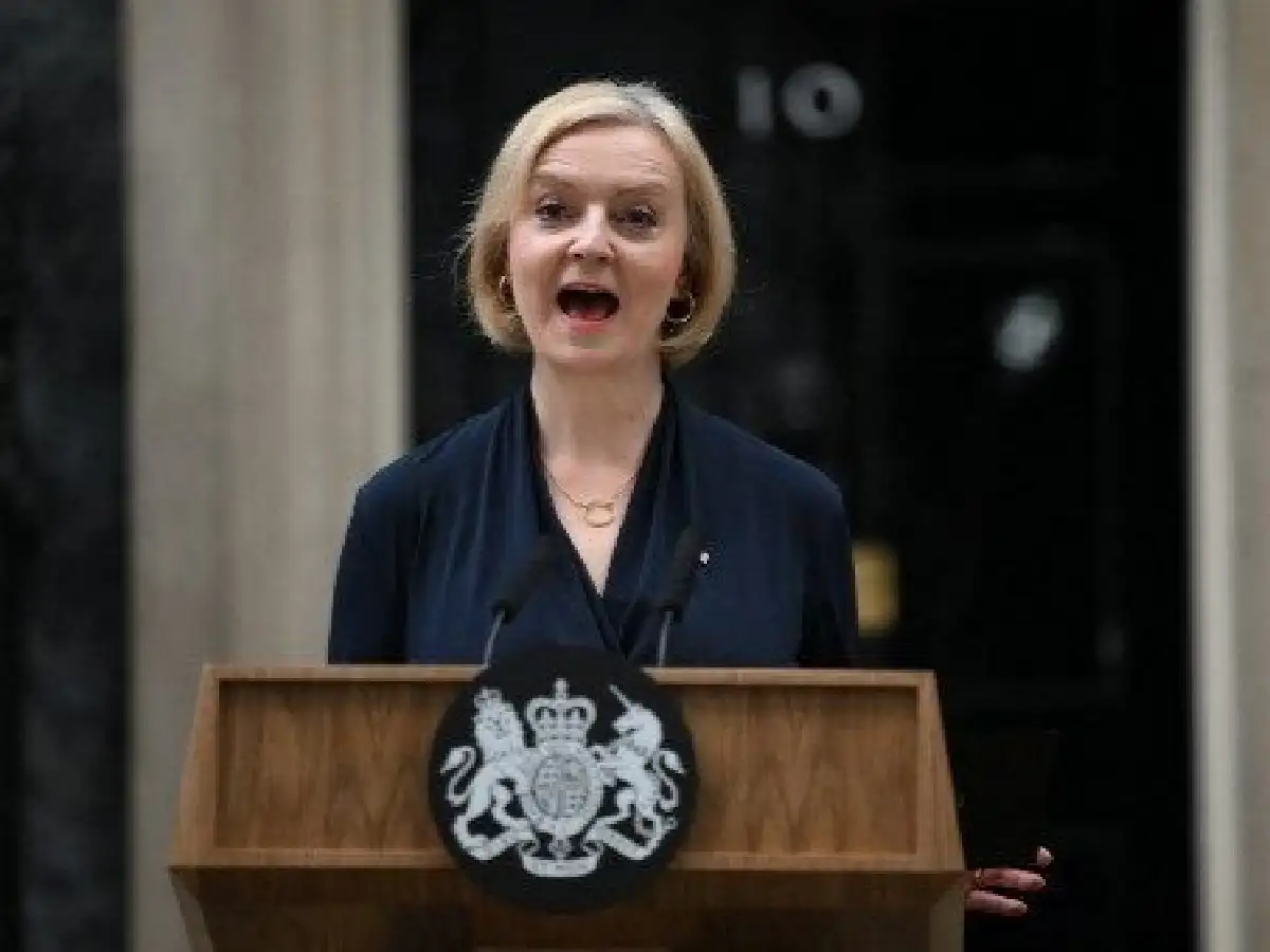 Renunció la primera ministra británica, Liz Truss: estuvo un mes y medio en el cargo