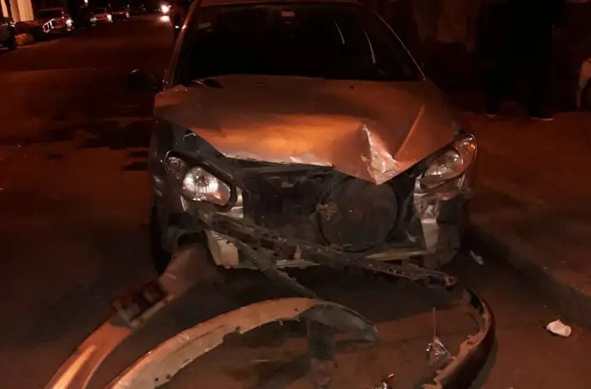 Chocó contra un colectivo y se negó a hacer el test de alcoholemia