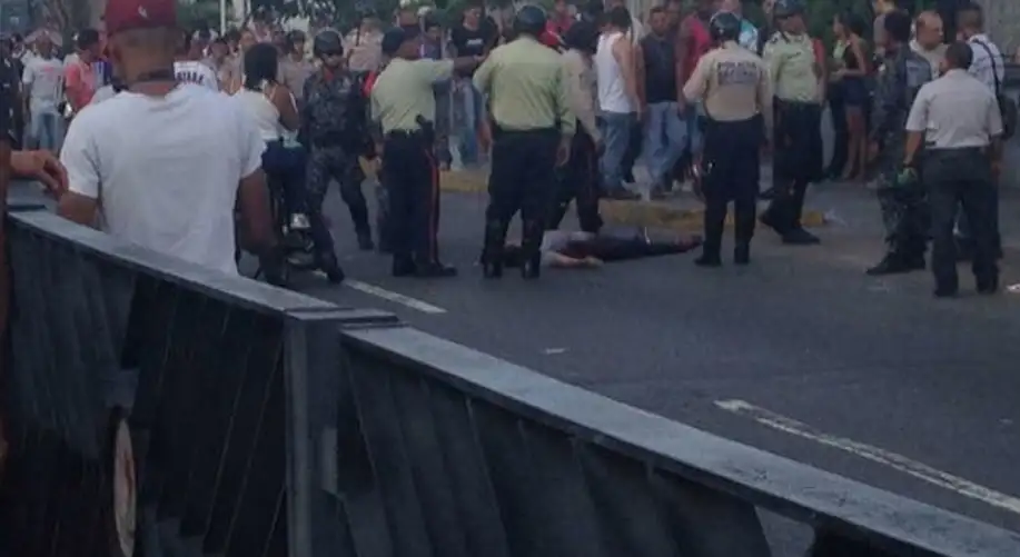 Un muerto por disparos de colectivos chavistas