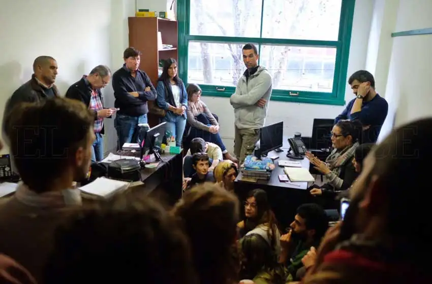 Estudiantes insisten en "avanzar" con tomas en escuelas y terciarios