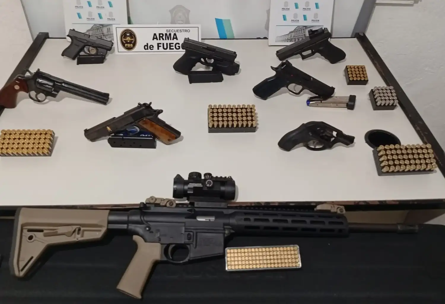 Un verdadero arsenal secuestraron en la casa de un hombre denunciado por violencia familiar.