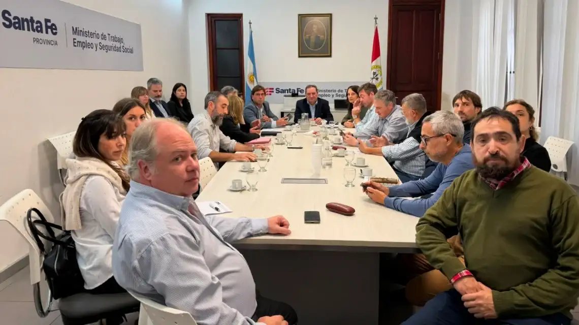 La mesa de negociación estuvo encabezada por el secretario de Trabajo, Julio Genesini. Foto: GSF