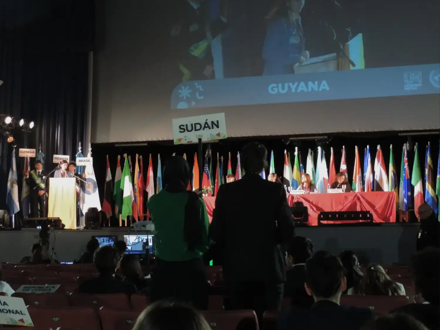 Estudiantes participarán en la XXIII edición del modelo Uniendo Metas en Venado Tuerto, donde jóvenes delegados representan a distintos países en un simulacro de las Naciones Unidas.