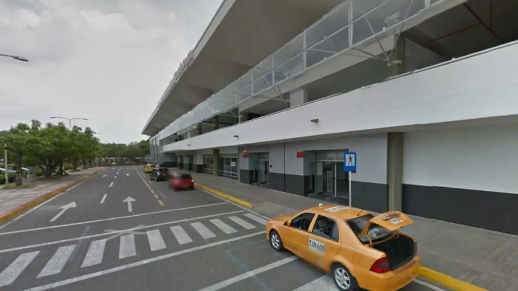 Tres muertos tras un doble atentado en un aeropuerto de Colombia