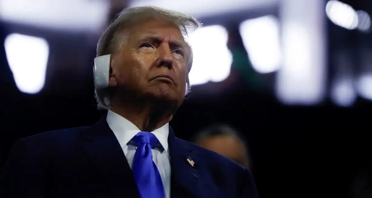 "La idea de que los países Brics están intentando alejarse del dólar mientras nosotros nos quedamos de brazos cruzados observando se acabó", escribió Trump en sus redes.