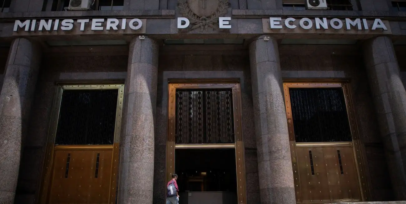 El gasto público primario de la Administración Nacional cerró el primer semestre con una caída real del 2,3%.