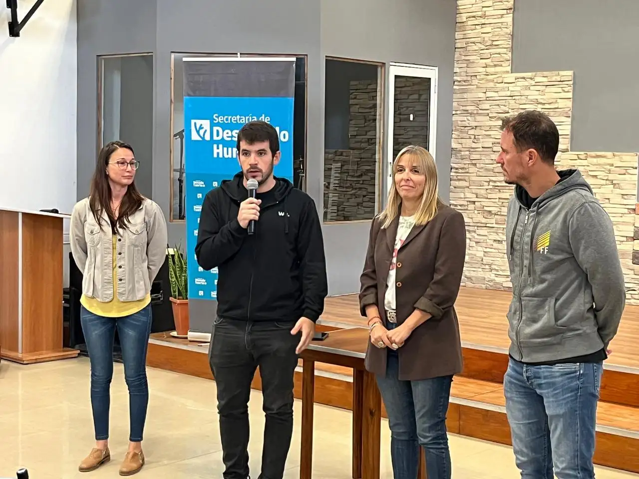 El intendente encabezó una de las anteriores charlas sobre consumos problemáticos.