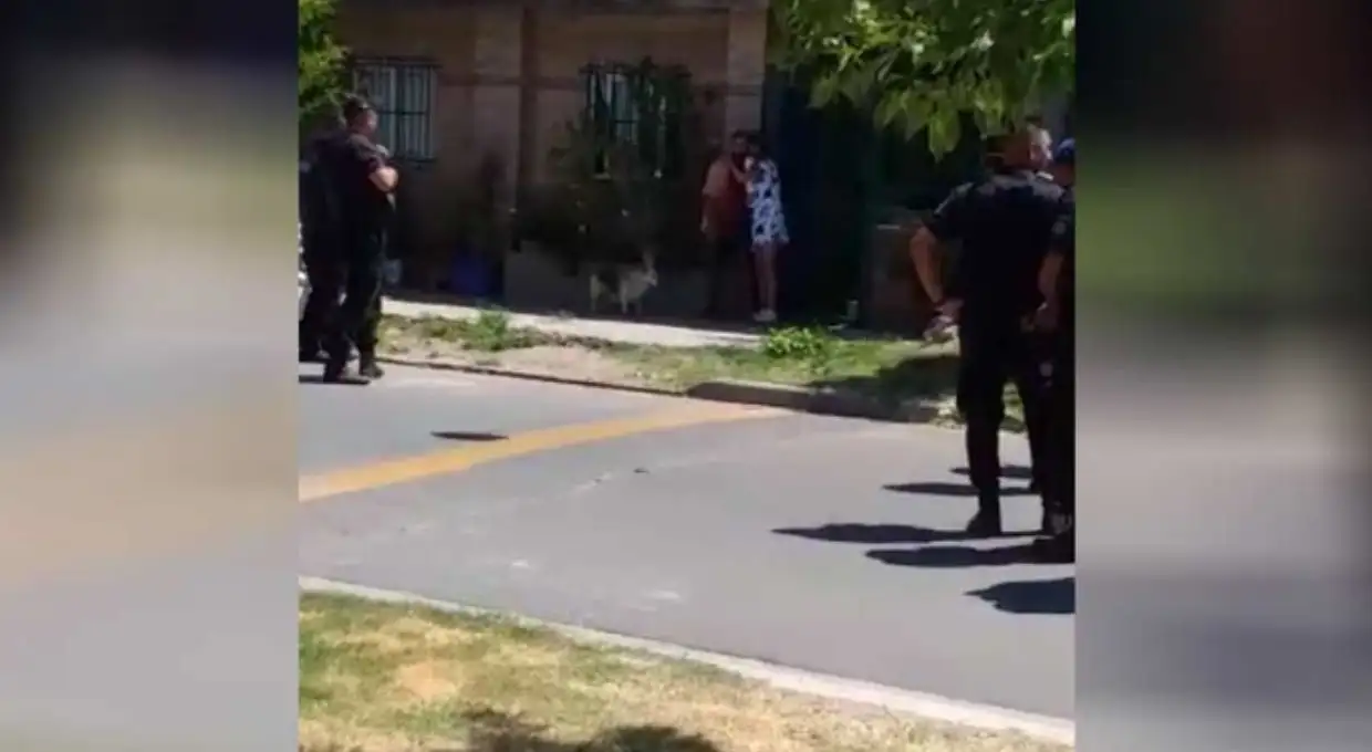 Huía de la policía y se amotinó tomando de rehén a una nena