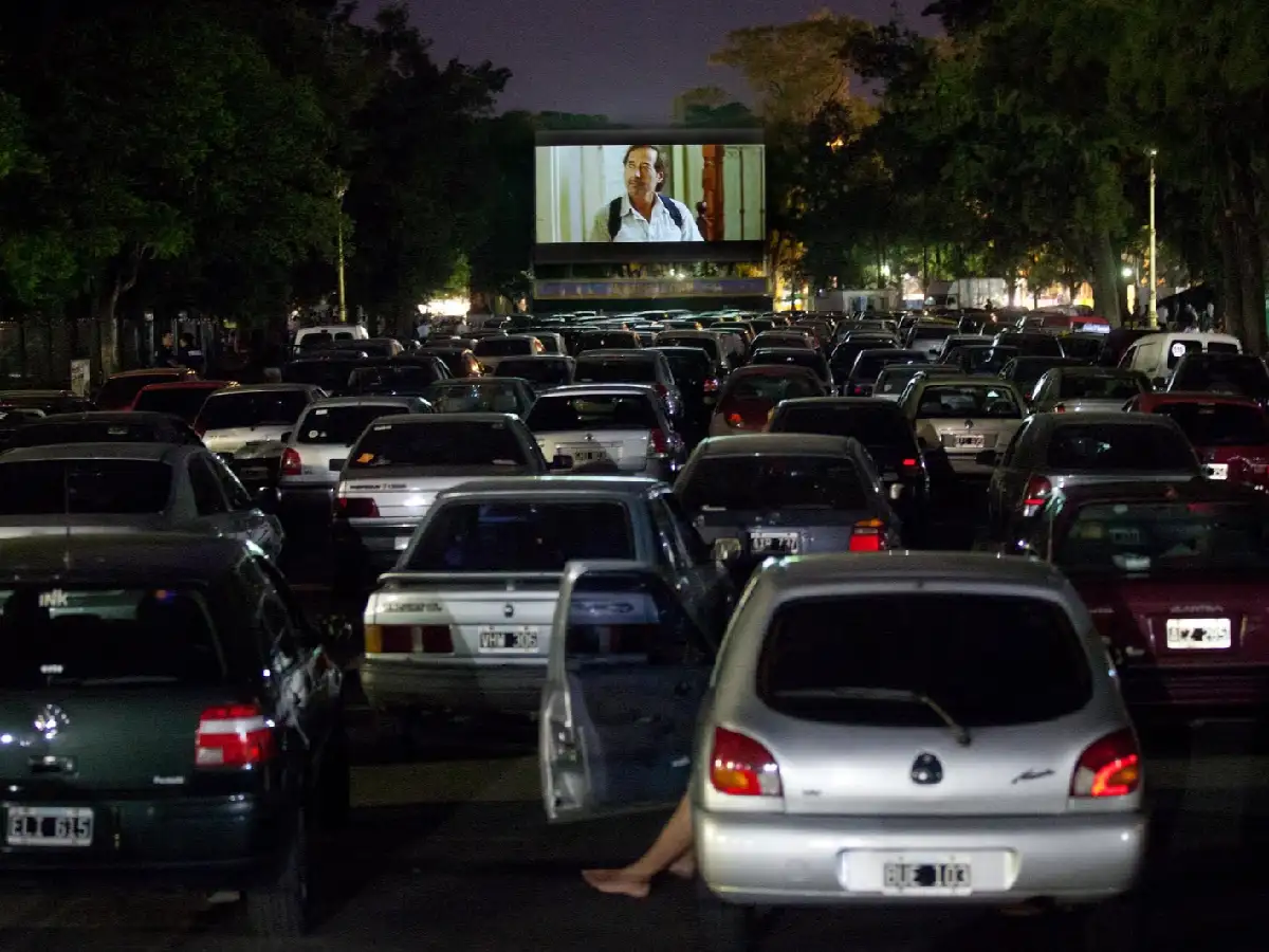 De la mano de la pandemia, quieren abrir el primer  autocine de la ciudad   