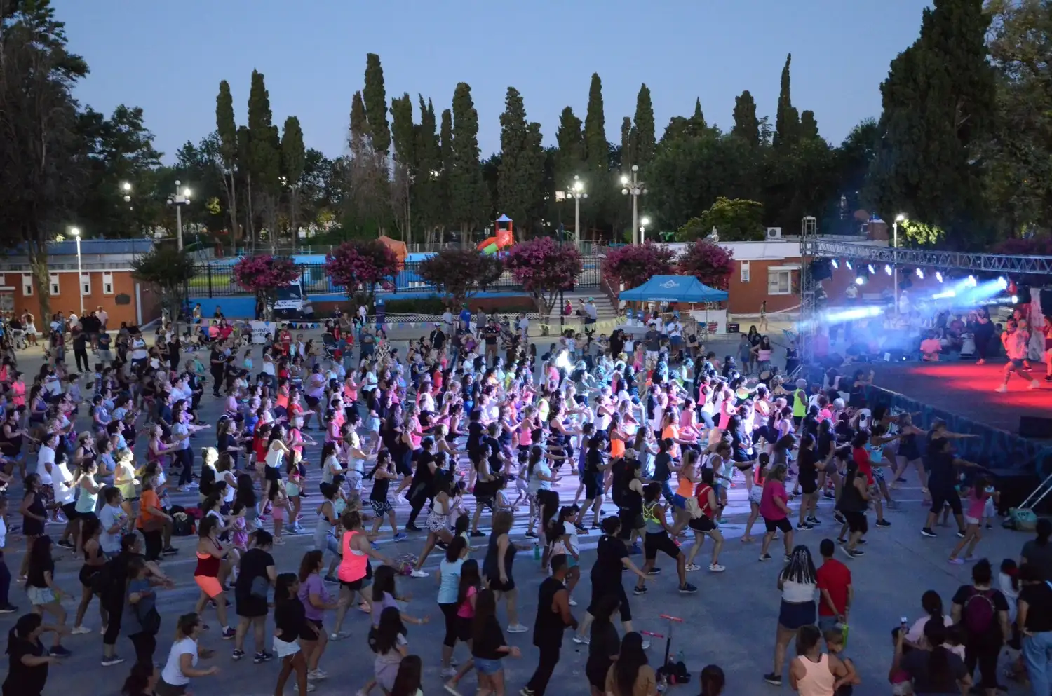 El Parque Municipal se llenó de energía y baile en la Noche de Ritmos III