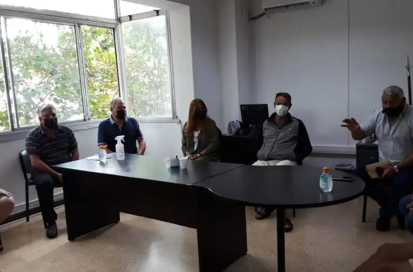 Reunión entre los sectores de taxistas de General Pueyrredon