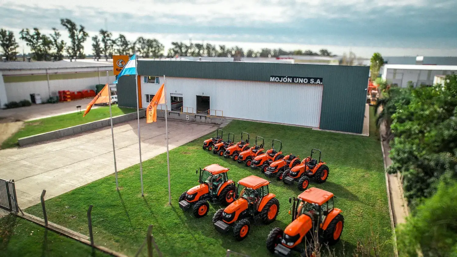 Kubota y Mojón Uno presentan su línea de tractores e implementos en San Francisco Expone
