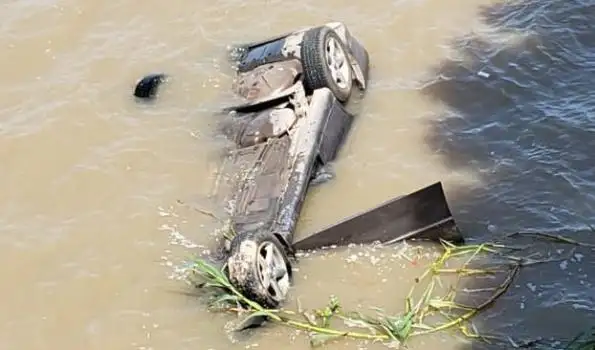 Falleció el conductor de un auto que cayó al río Coronda