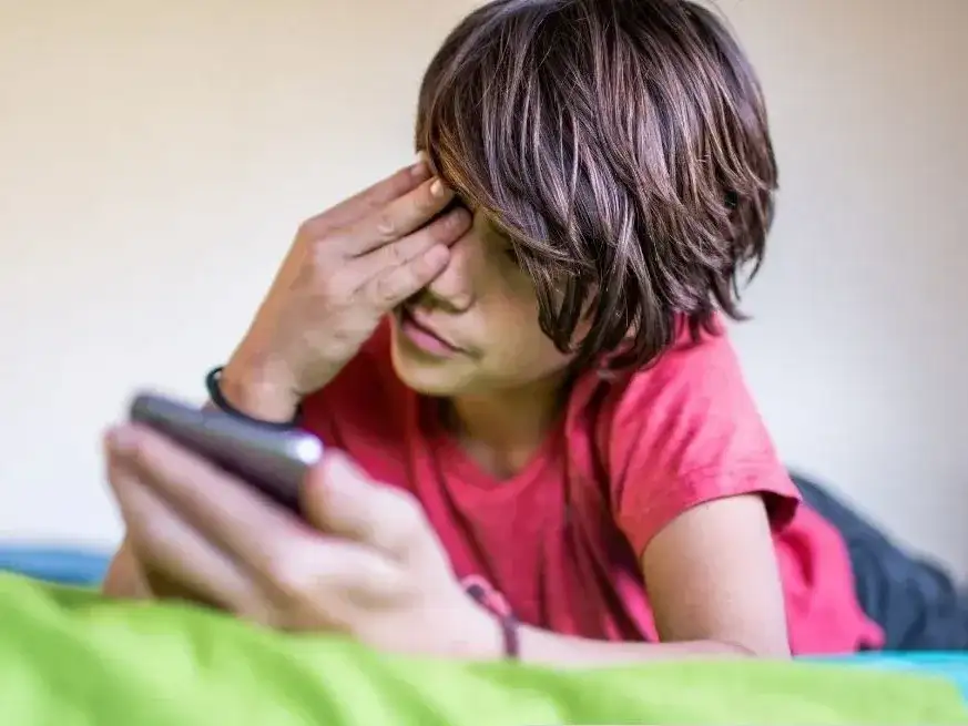 El uso excesivo de pantallas están afectando negativamente a los adolescentes.