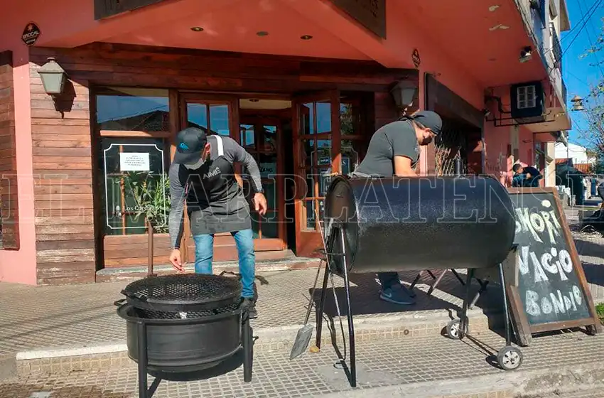 La parrilla a la calle seguirá en Fase 2: "Volvimos a la incertidumbre del año pasado"