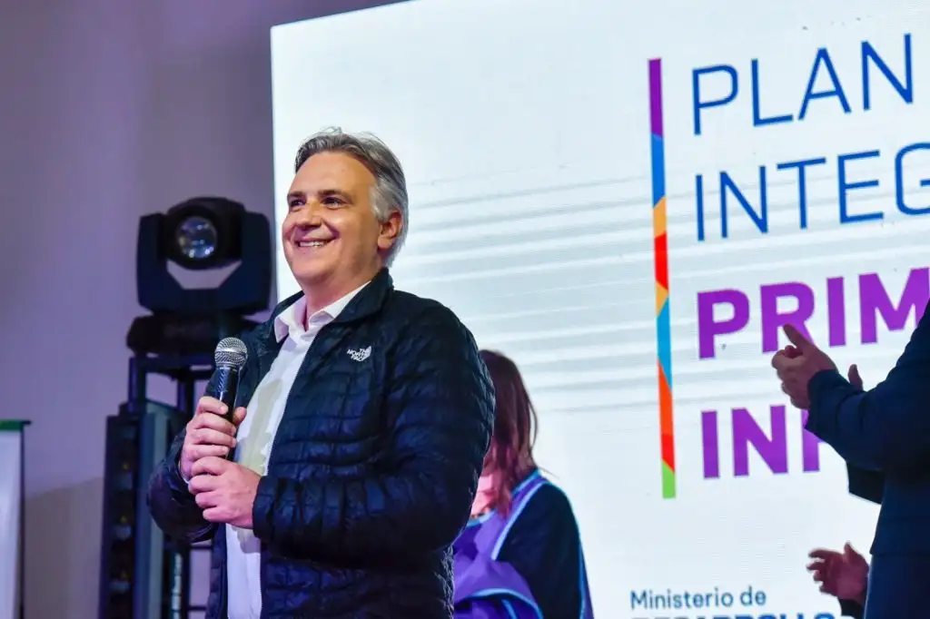 El gobernador Martín Llaryora, junto a la ministra de Desarrollo Humano, Liliana Montero, presentaron el Plan Integral para la Primera Infancia, destinado a niños de hasta tres años