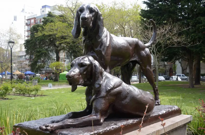 Continúan las visitas guiadas a monumentos escultóricos de la ciudad