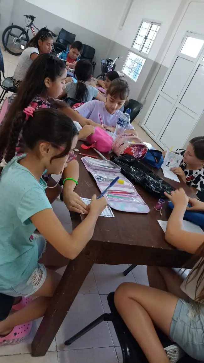 El objetivo de las propuestas fue acompañar y fortalecer la trayectoria de alumnas y alumnos que asisten a los establecimientos educativos de Firmat.