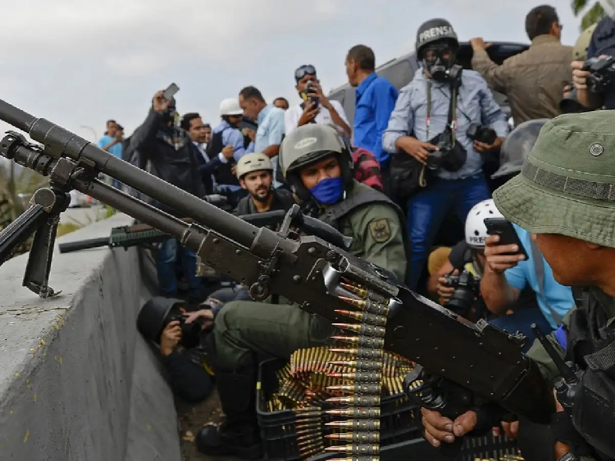 Venezuela, minuto a minuto: Guaidó dijo que "¡el momento es ahora!” y crece la tensión en Caracas tras el alzamiento