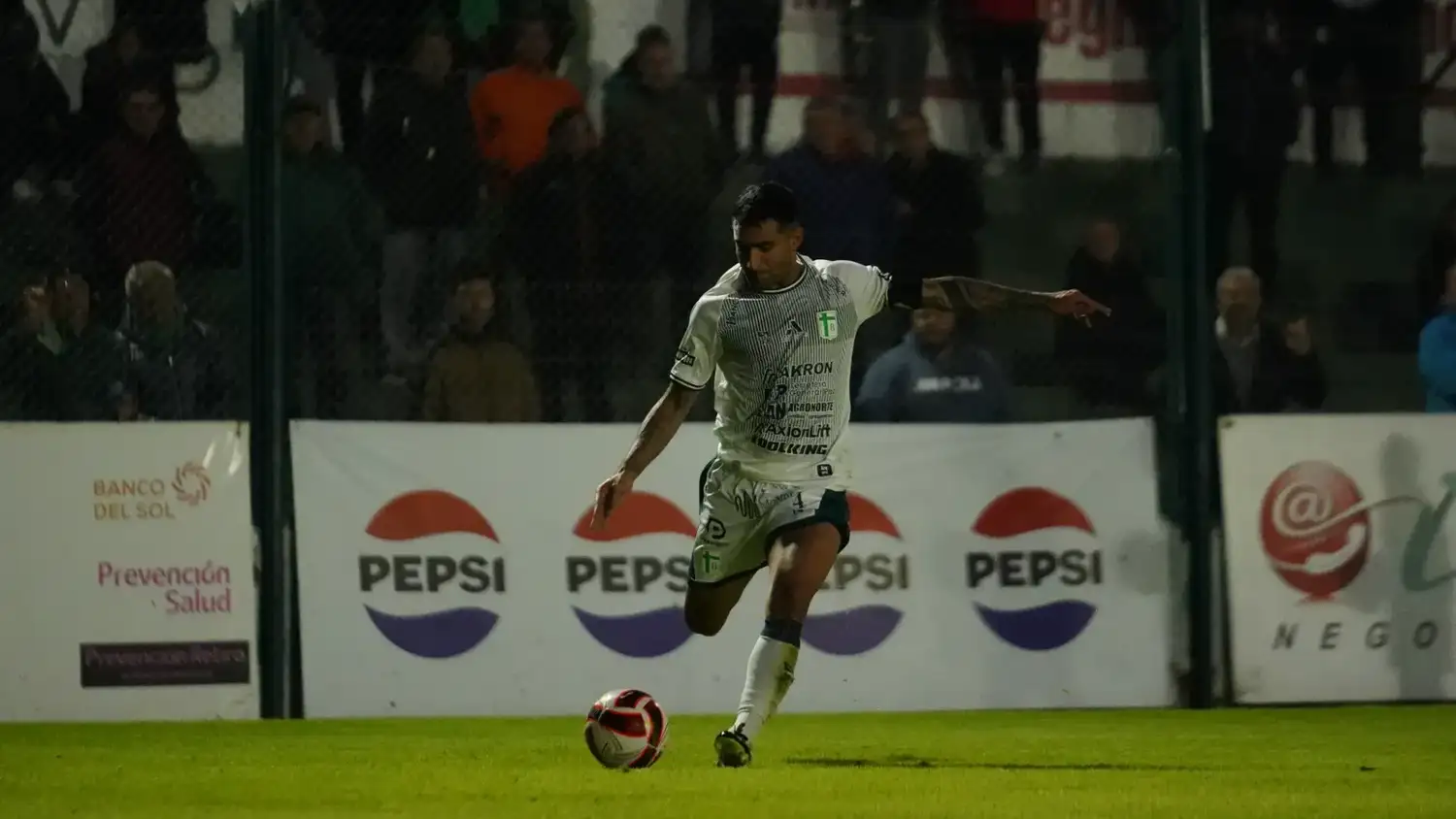 Ferreyra, uno de los goleadores de la noche.