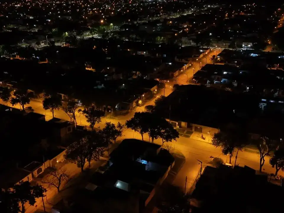 El barrio Provincias Unidas tendrá nuevo sistema de tecnología LED, mejorando la seguridad y la visibilidad en las calles.