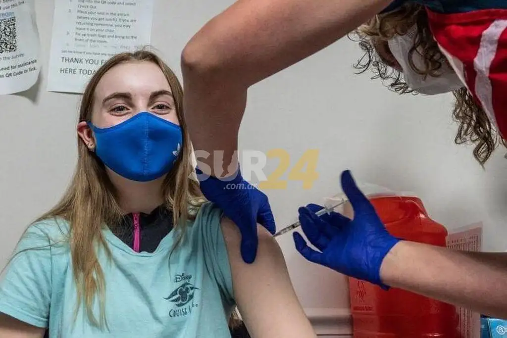 El martes definen cómo será la vacunación de menores de edad con Moderna
