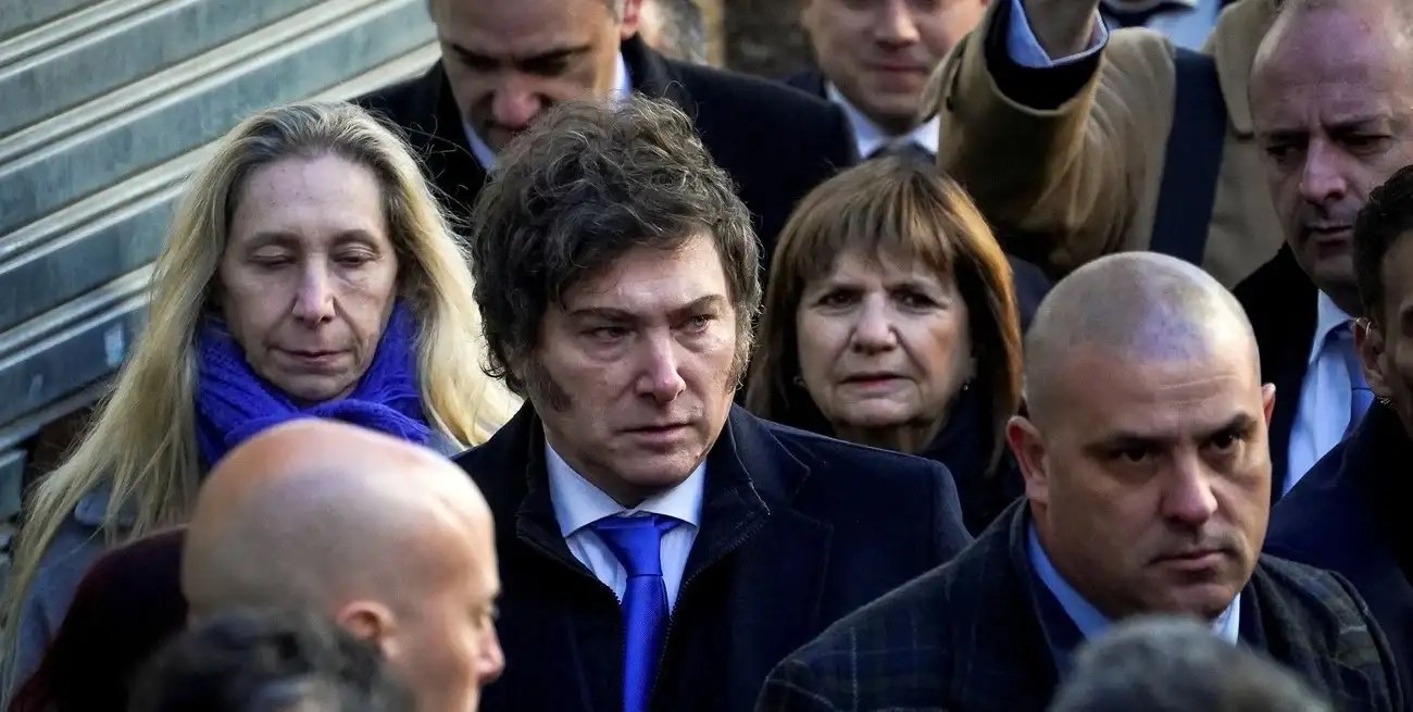 Javier Milei el año pasado en el acto por el aniversario del bombardeo a la AMIA en 1994. Foto: REUTERS / Mariana Nedelcu.