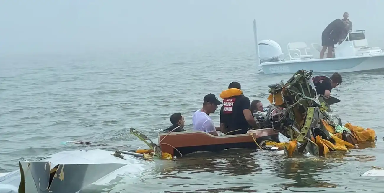 La aeronave cayó en las inmediaciones de Galveston durante una operación humanitaria.