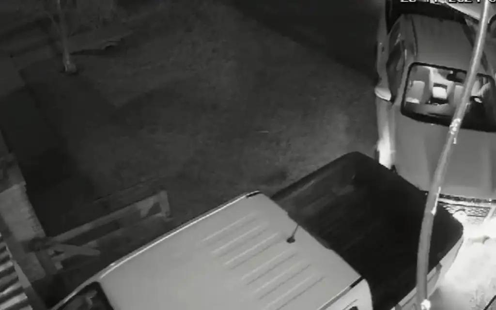 El sistema de cámaras de la zona mostró a los delincuentes actuando con precisión