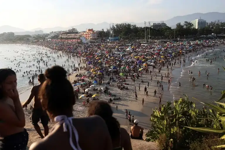 Alerta Rio advirtió el domingo sobre temperaturas máximas reales de 42 ºC en la ciudad.