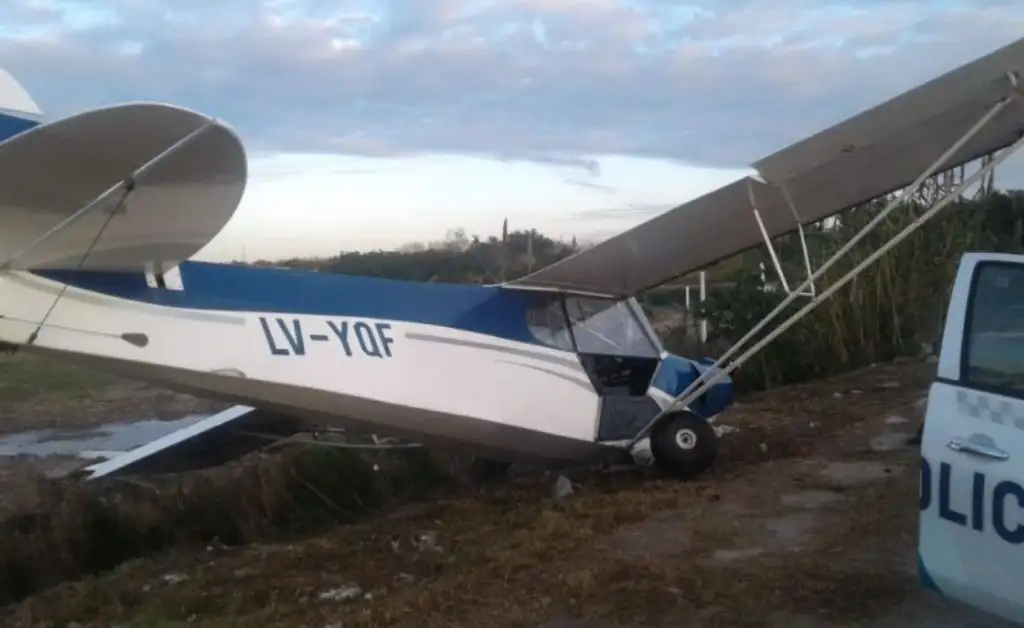 Despistó una avioneta en Berazategui y frenó en la autopista