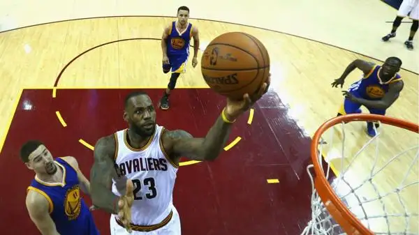 Los Warriors quedaron a una victoria del título