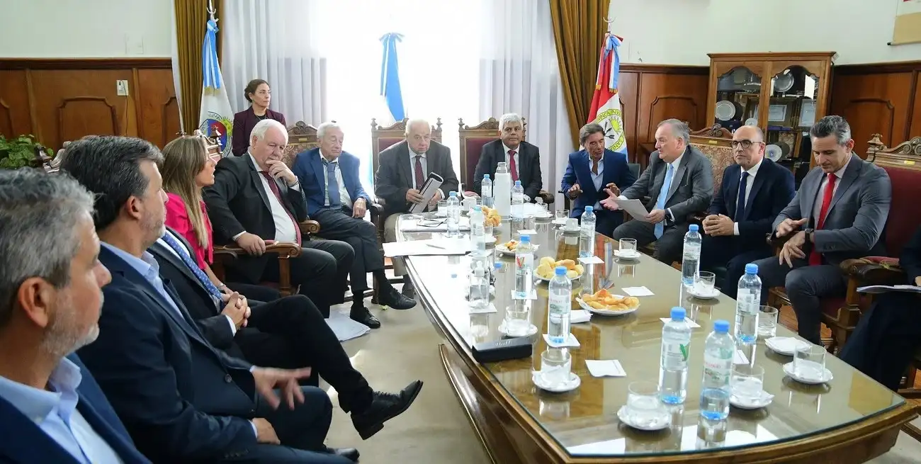 Para la definición de la reforma al Código Procesal Laboral, el Senado se ocupó de consultar a la mayoría de los sectores involucrados, invitó a los dos diputados (José Corral y Martín Rosúa) que impulsaron los cambios y culminó el proceso en una amplia y rica reunión en la Corte Suprema de Justicia. Foto: Guillermo Di Salvatore