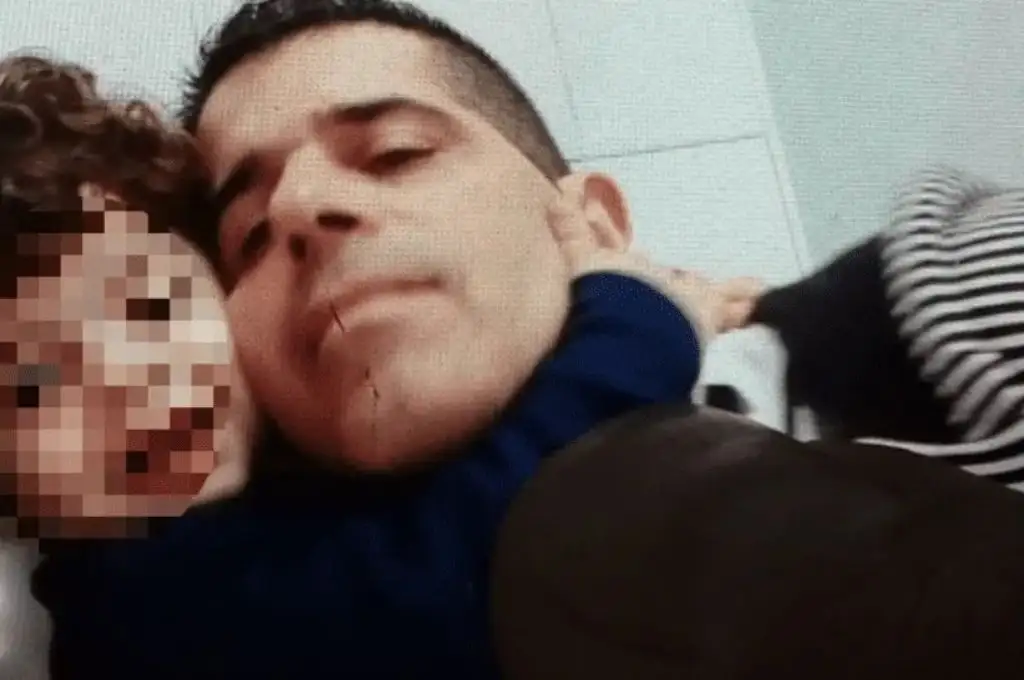 Un colectivo fue incendiado con el chófer en su interior
