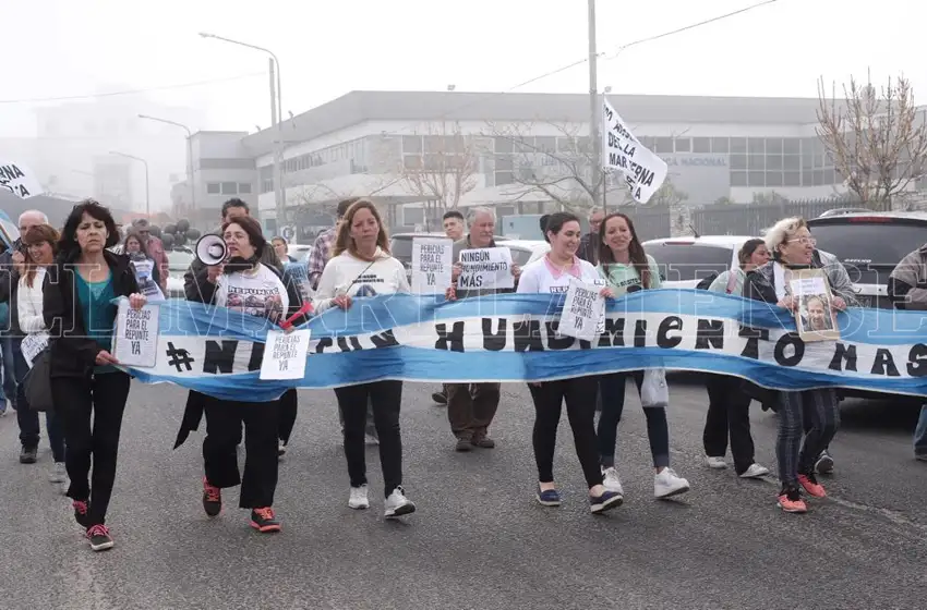 Familiares de El Repunte repudiaron la exclusión del documental Barcos de Papel del Festival de Cine