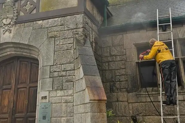 Las obra de mejora del mítico edificio preparan las instalaciones para la temporada de verano.