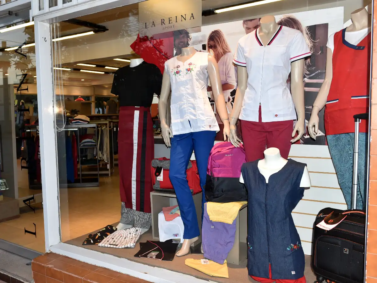 En Tienda La Reina, el más amplio surtido en  uniformes empresariales   